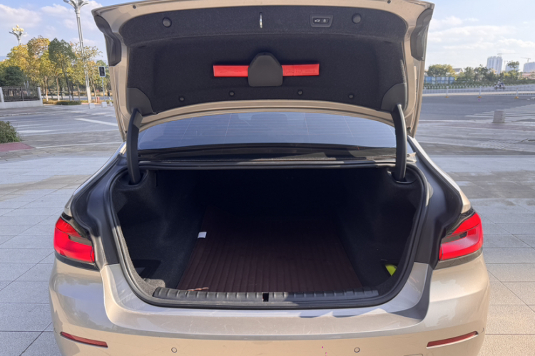 宝马5系 2021款 530Li 领先型 豪华套装局部细节23