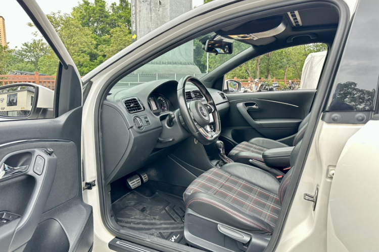 大众 Polo 2016款 1.4TSI GTI中控内饰7008