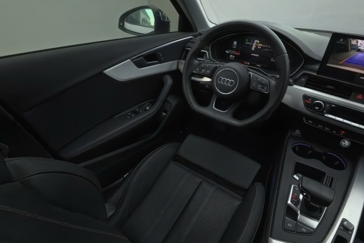 奥迪A4L 2022款 40 TFSI 豪华动感型中控内饰7010