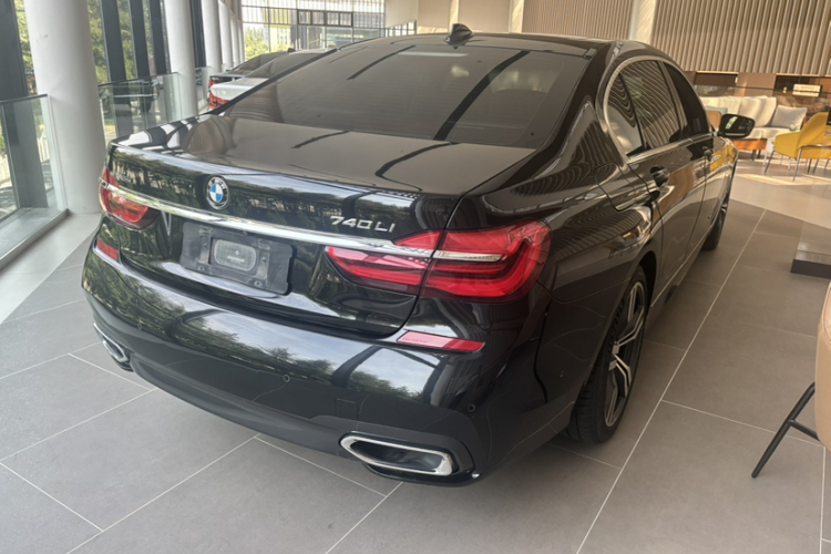 宝马7系 2018款 740Li 领先型 M运动套装车身外观6004