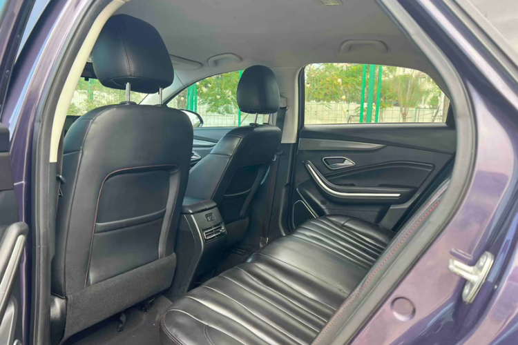 北京汽车 北京U7 2019款 1.5T CVT精英版 国VI中控内饰7004