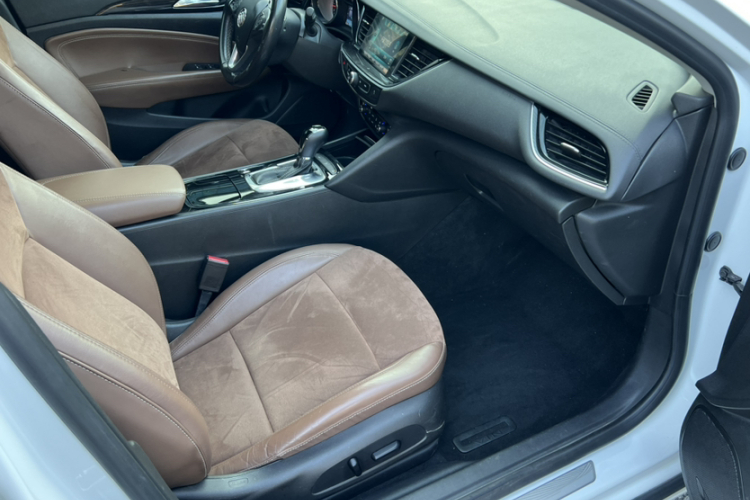 别克 君威 2019款 20T 精英型 国VI中控内饰7002