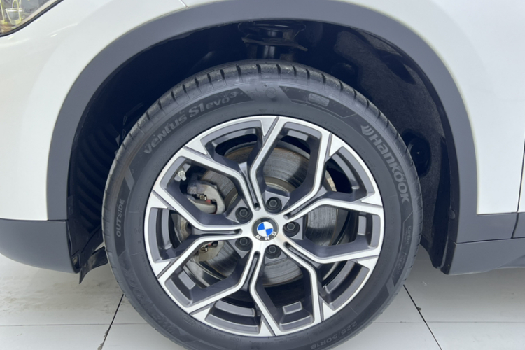 宝马X1 2021款 改款 sDrive25Li 领先型车身外观6006