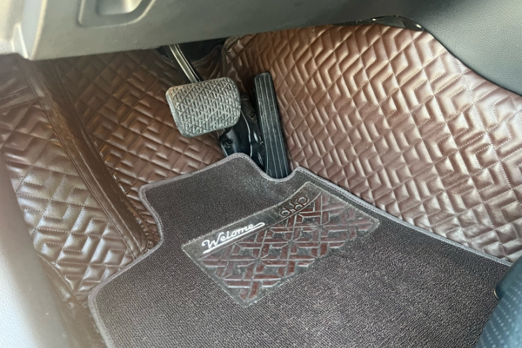 奔驰C级 2018款 C 180 L 时尚型运动版中控内饰7013