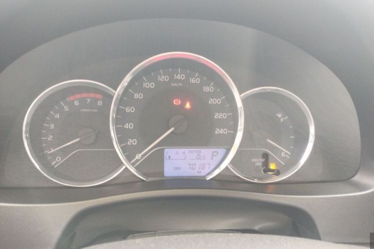 丰田 雷凌 2017款 改款 185T CVT精英版 国VI中控内饰15