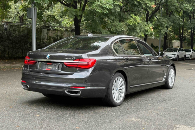 宝马7系 2016款 740Li 领先型车身外观6005