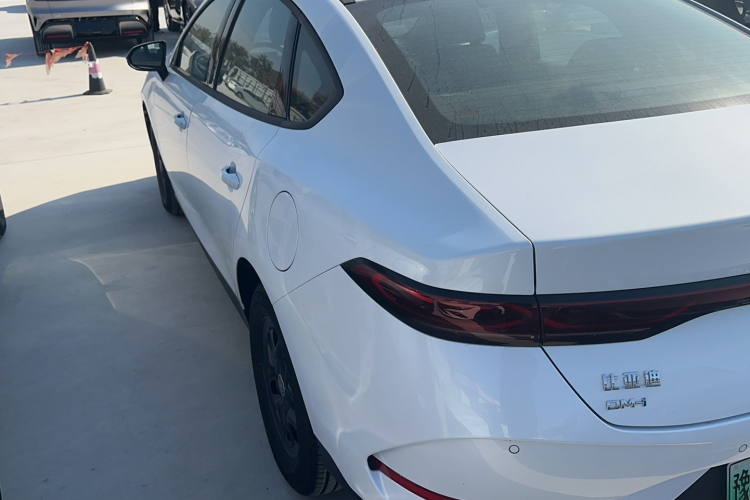 比亚迪 秦PLUS 2025款 DM-i 智驾版 55KM领先型车身外观6005