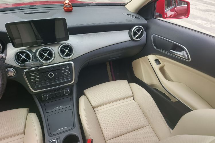 奔驰GLA 2016款 GLA 220 4MATIC 时尚型中控内饰7006