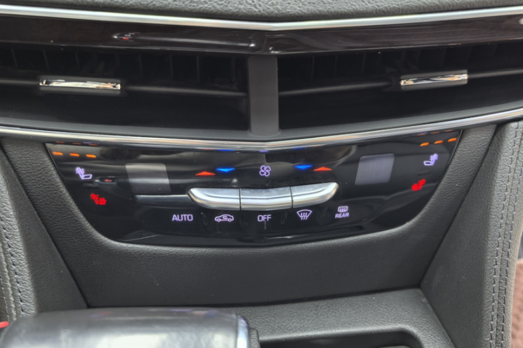 凯迪拉克CT6 2017款 28T 精英型中控内饰7010