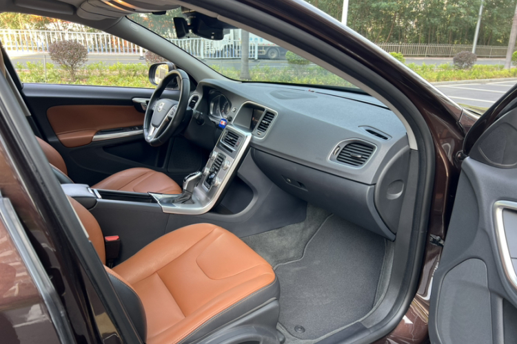 沃尔沃S60 2018款 S60L T3 智进版中控内饰7009