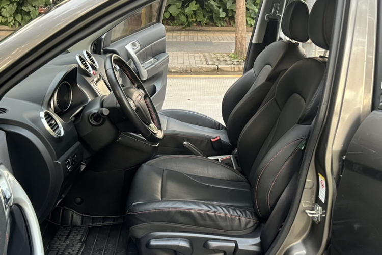 哈弗H6 2013款 升级版 2.4L 自动两驱精英型中控内饰7002