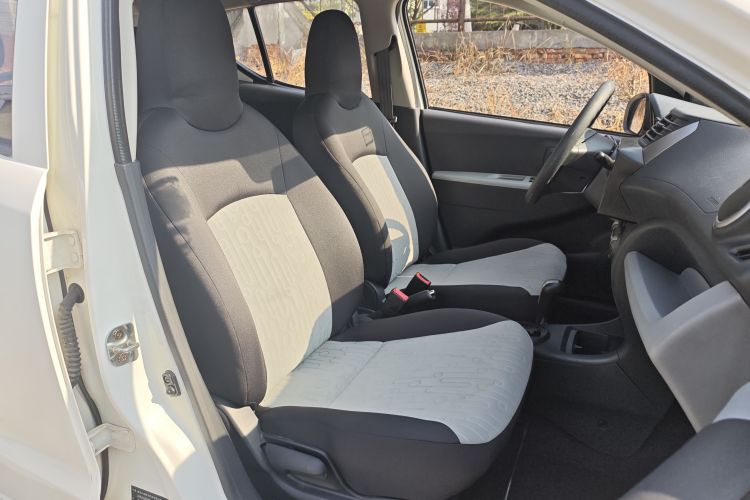 铃木 奥拓 2016款 1.0L 自动豪华炫动版局部细节41