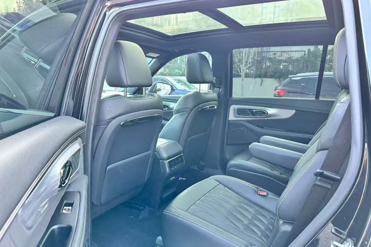 广汽传祺 传祺GS8 2022款 双擎系列 2.0TM 两驱尊贵版 （六座）中控内饰7002