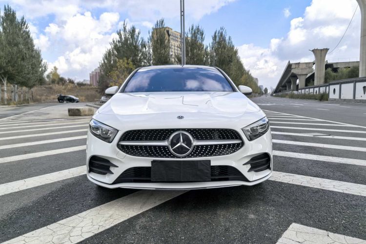 奔驰A级 2022款 改款二 A 200 L 运动轿车时尚型车身外观6001