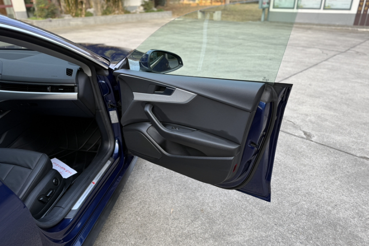 奥迪A5 2017款 Sportback 40 TFSI 时尚型中控内饰7001