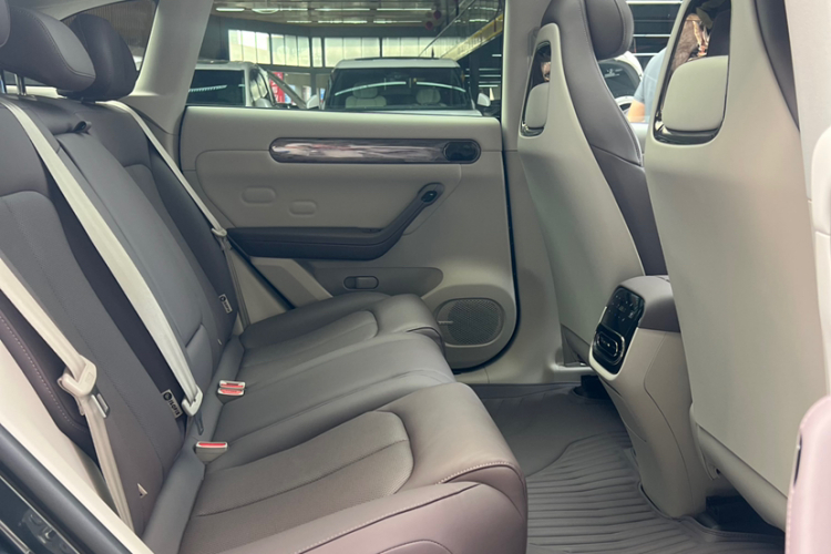 零跑汽车 零跑C11 2023款 增程 285智享版中控内饰7012