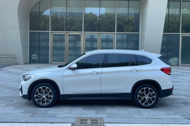 宝马X1 2022款 sDrive25Li 领先型车身外观6007