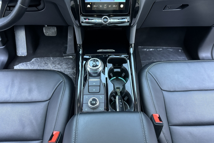 福特 探险者 2020款 EcoBoost 285 四驱钛金版 7座中控内饰7008