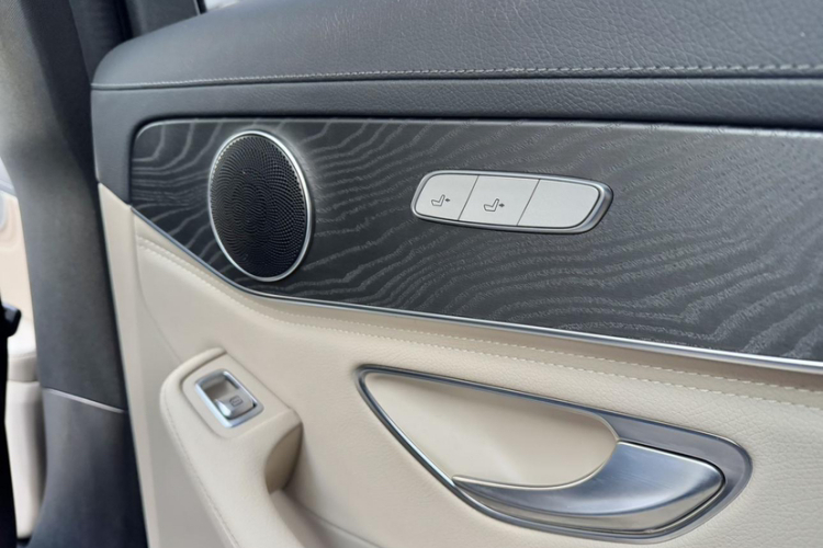 奔驰C级 2017款 C 200 L 运动版中控内饰7011