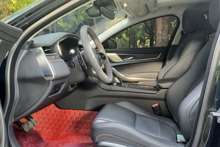 捷豹XFL 2021款 XFL 2.0T P250 两驱尊享豪华版中控内饰7001