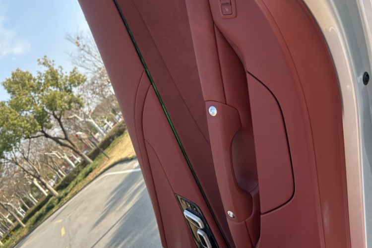 名爵 MG Cyberster 2024款 520km 传奇四驱版中控内饰7002