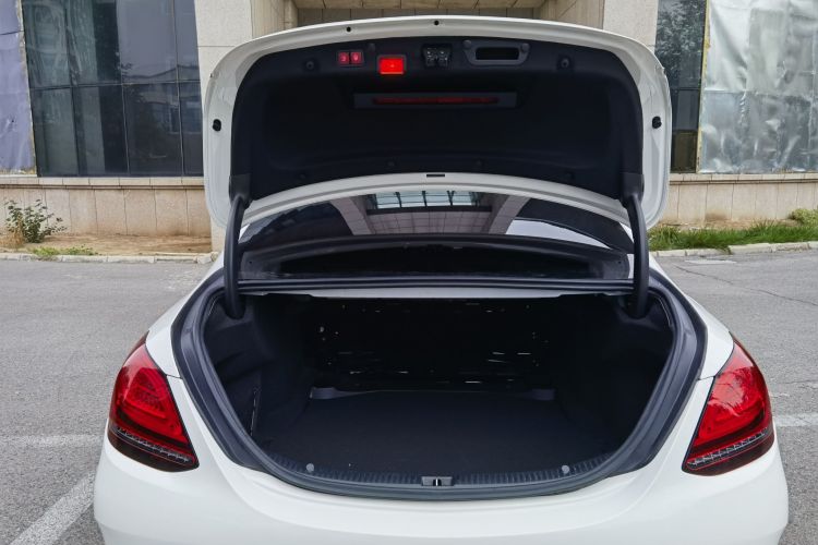 奔驰C级 2019款 C 180 L 时尚型运动版中控内饰7010