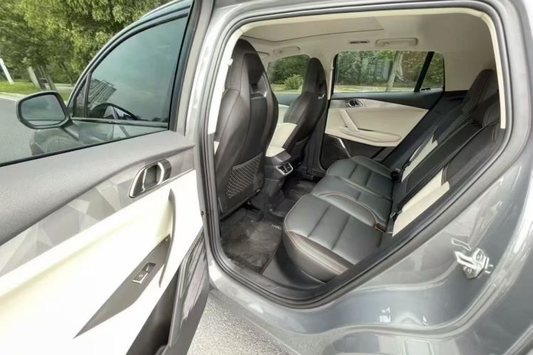 领克06 EM-P 2022款 PHEV 84KM续航版 Pro中控内饰7003