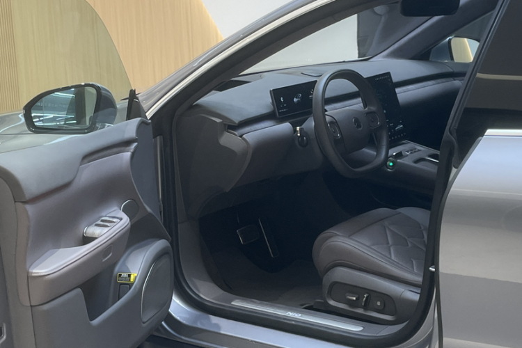 蔚来ET7 2024款 75kWh 行政签名版中控内饰7006