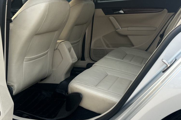 大众 朗逸 2013款 改款 1.4TSI DSG舒适版中控内饰7001