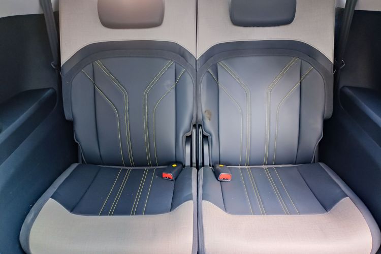 宝骏RM-5 2019款 1.5T CVT 24小时在线尊贵型 6座中控内饰7009