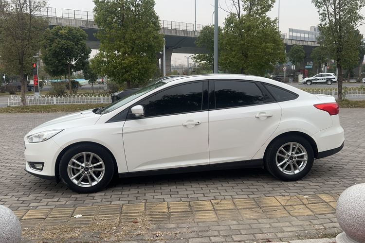 福特 福克斯 2015款 三厢 EcoBoost 125 自动超能风尚型车身外观6003