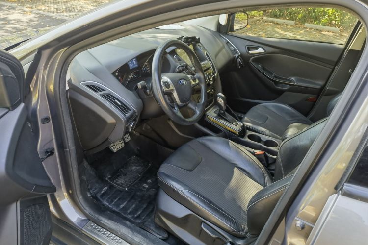 福特 福克斯 2012款 三厢 1.6L 自动风尚型中控内饰7002