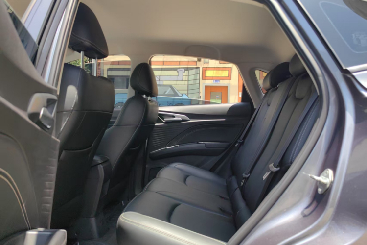 哪吒汽车 哪吒AYA 2023款 318 Lite车身外观6008