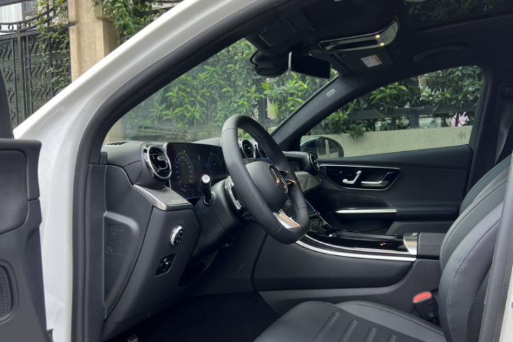 奔驰GLC轿跑 2024款 GLC 260 4MATIC 轿跑SUV中控内饰7004