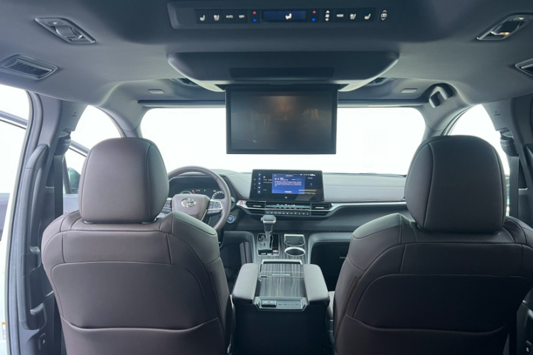 丰田 赛那SIENNA 2023款 2.5L混动 铂金版中控内饰7012