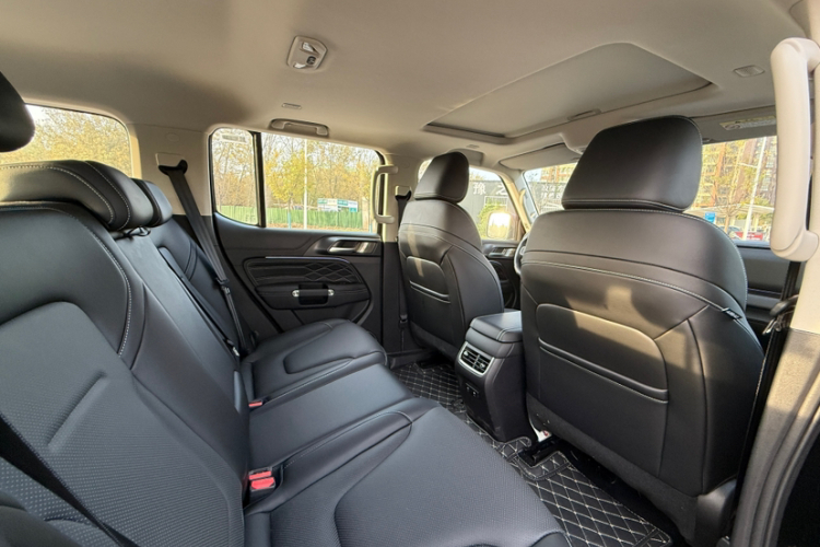 坦克300 2025款 2.4T 柴油版中控内饰7006