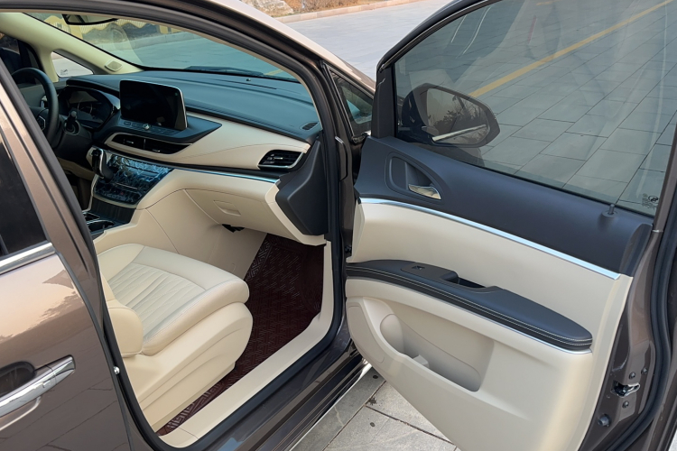 别克GL8 2023款 改款 陆上公务舱 豪华型中控内饰7002