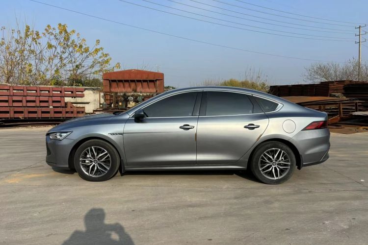 比亚迪 秦PLUS 2021款 DM-i 55KM 旗舰型车身外观6005