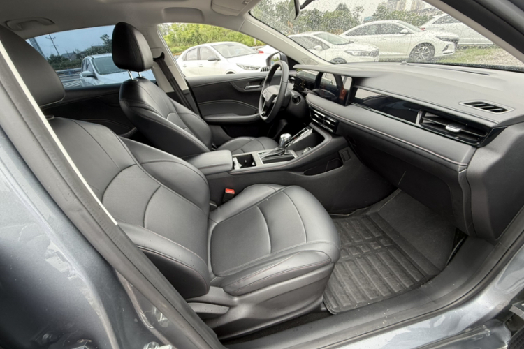 荣威i5 2023款 1.5L CVT尊荣版中控内饰7006