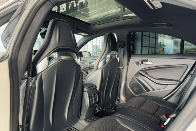 奔驰CLA AMG 2017款 改款 AMG CLA 45 4MATIC中控内饰7008