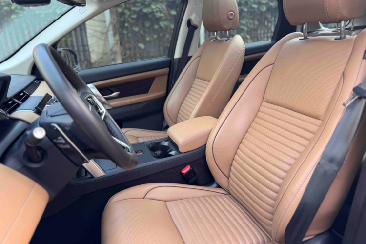 路虎 发现运动版 2024款 豪华定制版中控内饰7008