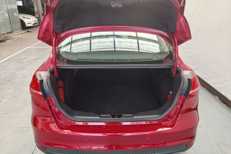 福特 福克斯 2015款 三厢 EcoBoost 180 自动精英型车身外观6014