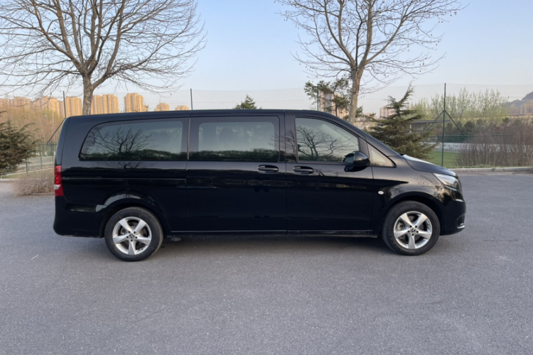 奔驰 威霆 2020款 2.0T 精英版 9座车身外观6003