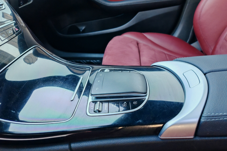 奔驰C级 2019款 C 260 运动版中控内饰7003