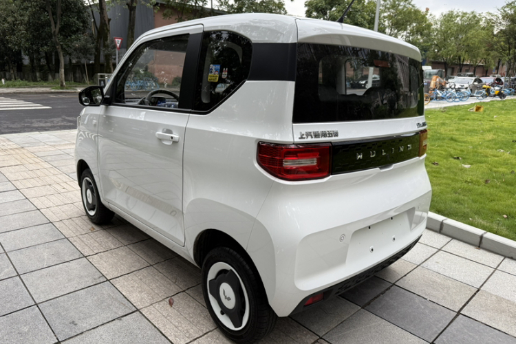 五菱汽车 宏光MINIEV 2022款 轻松款 磷酸铁锂车身外观6006