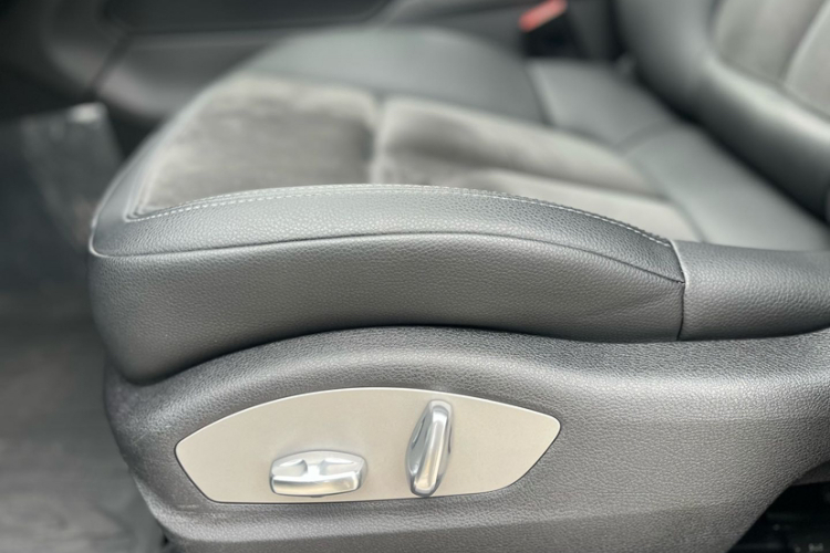 保时捷 2018款 Macan 2.0T中控内饰7014