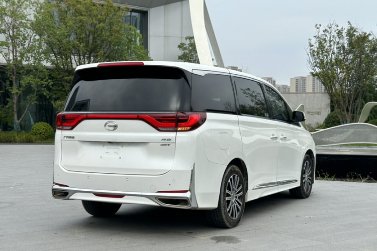 广汽传祺 传祺M8 2021款 领秀系列 390T 尊贵版车身外观6005