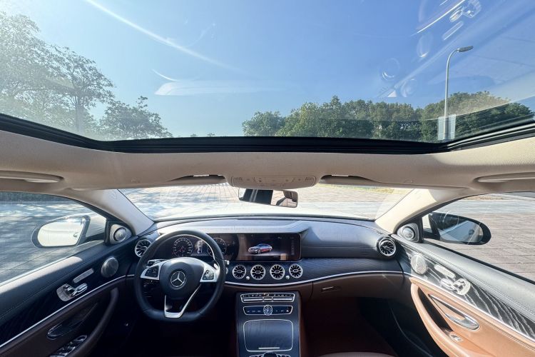 奔驰E级 2018款 改款 E 300 L 运动时尚型中控内饰7001