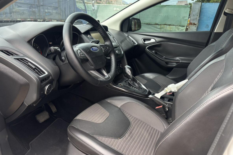 福特 福克斯 2015款 两厢 EcoBoost 180 自动精英型局部细节19