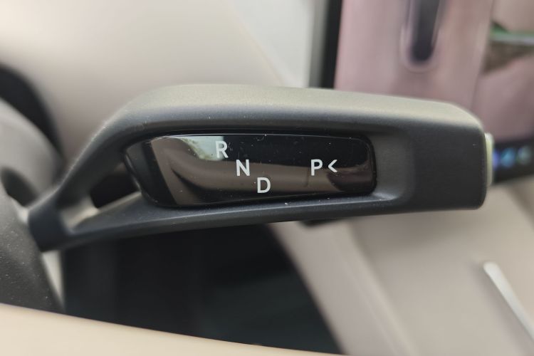 小米汽车 小米YU7 2025款 超长续航高性能四驱Max版中控内饰7006